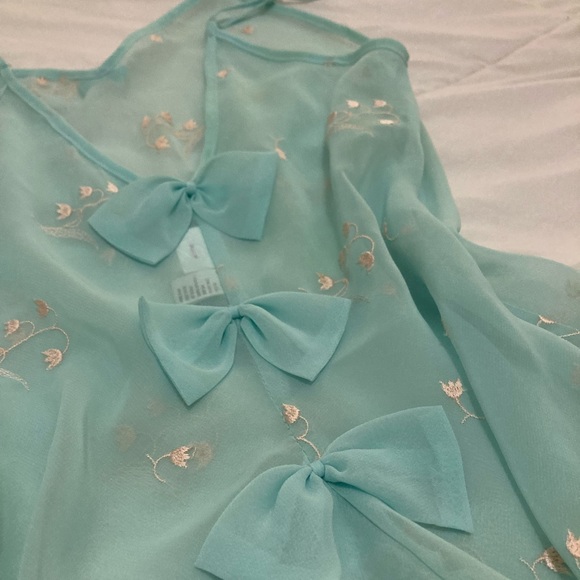 Sheer and sweet Fredericks of Hollywood! Vintage sheer with bows and embroidery. - Picture 3 of 6